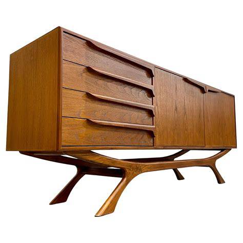 Mid Century Modern Credenza Design Elements