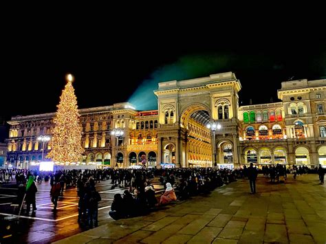 Milan Christmas Decor