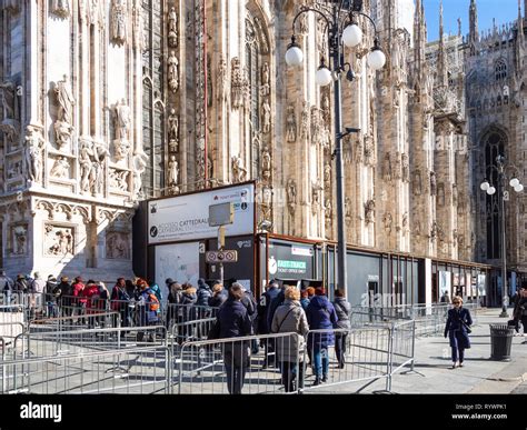 Milan Duomo queue