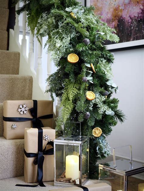 Minimal Stair Garland: A Simple Yet Elegant Way To Decorate Your Home