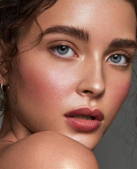 Minimal Makeup Looks