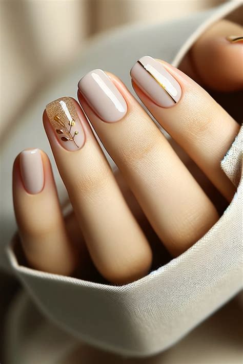Minimalist Nails