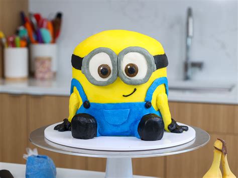 Minion Cake
