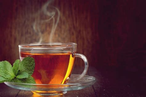 Minum air hangat atau teh herbal