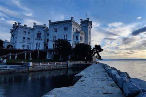 Miramare Castle audio guide app