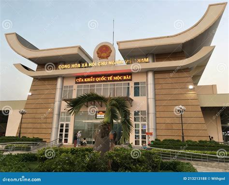 Moc Bai to Ho Chi Minh Private Taxi: An In-depth Transfer Review