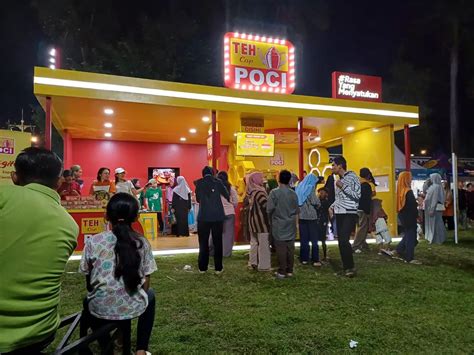 Ilustrasi Tumpukan Uang dan Perencanaan Modal Bisnis Ritel