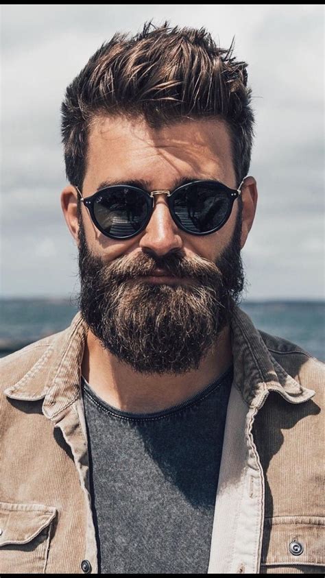 Model Beard Style