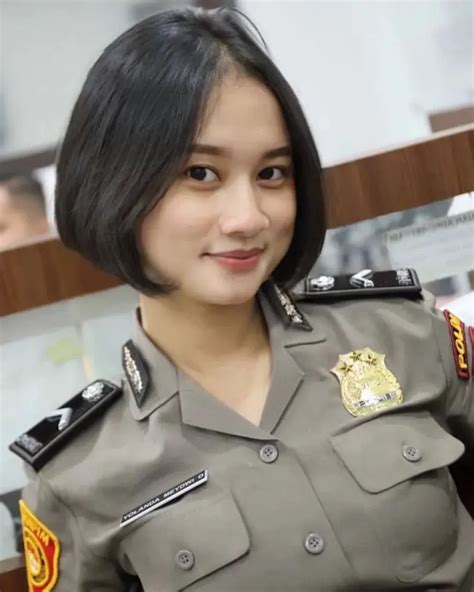 Model Rambut Bob Pendek Polwan