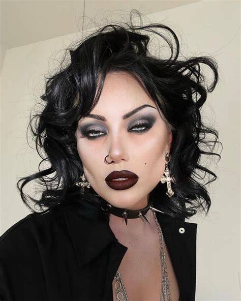 Modern Gothic Makeup Trends