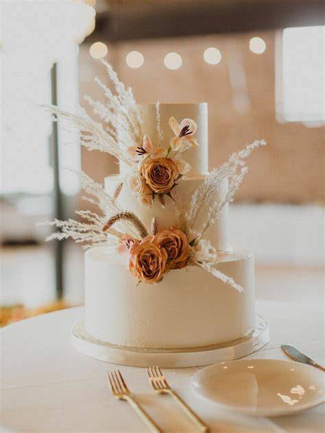 Modern Minimalist Fall Wedding Cakes