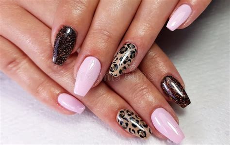 Modern Nails Painted Gel