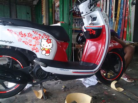 Modifikasi Motor Scoopy Hello Kitty