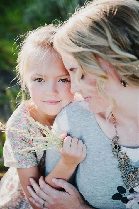 10 Perfect Mother And Daughter Photo Ideas 2022