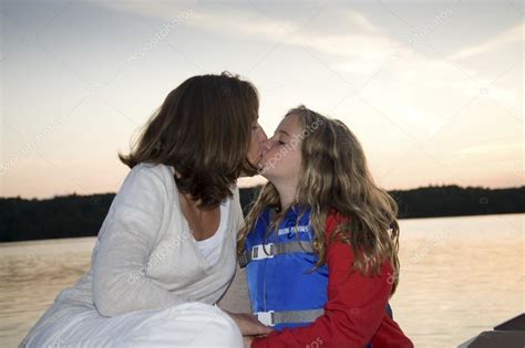 Mom Daughter Kissing Porn