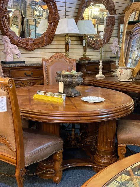 Monte Carlo Dining Table