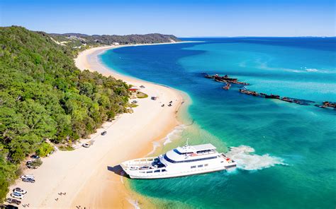 Moreton Island Crowds