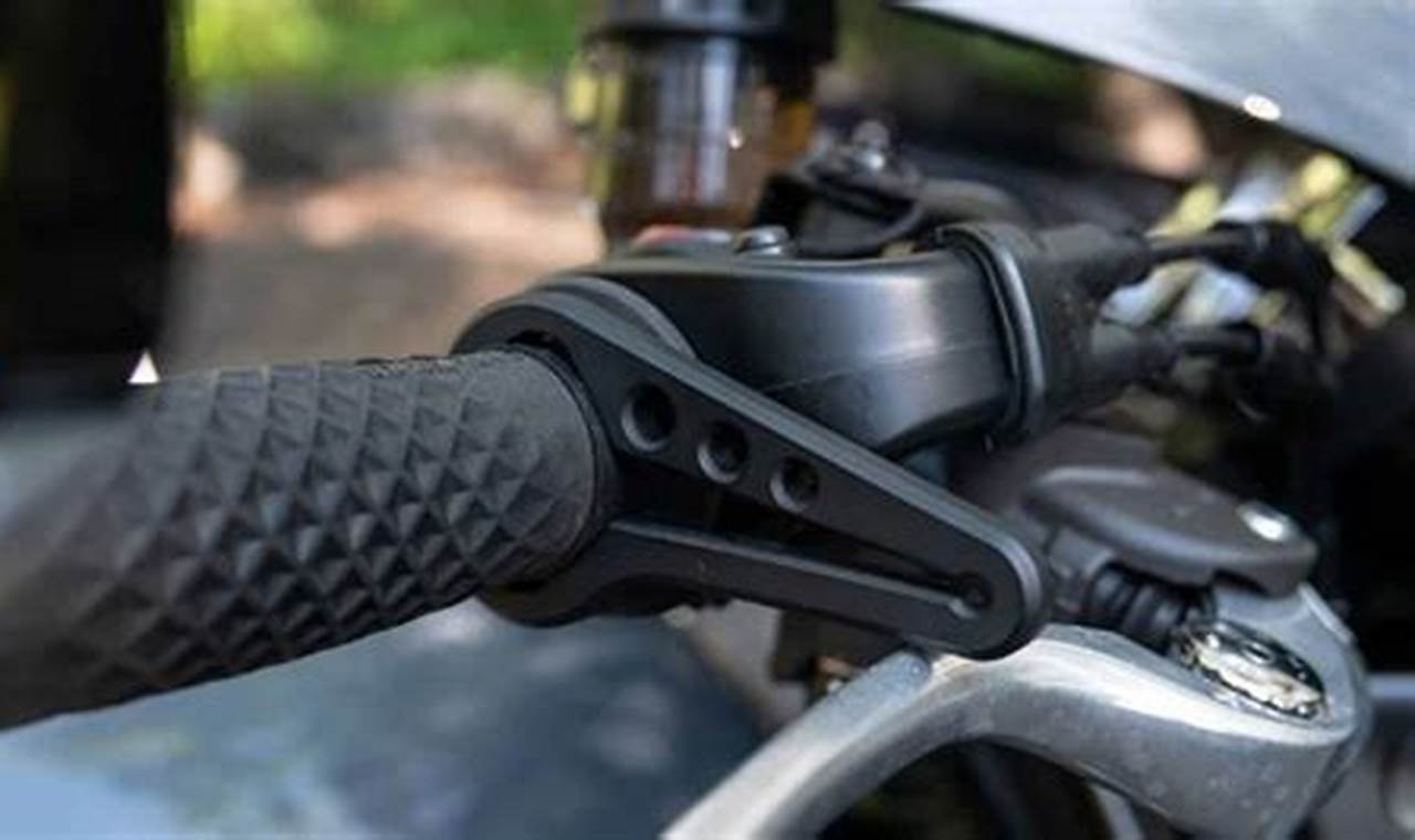Motorcycle throttle locks for long rides