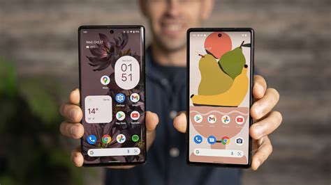 Motorola Edge+ vs Google Pixel 6 Pro: Display