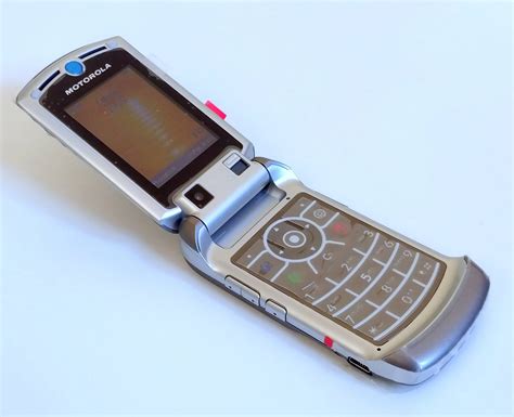 Motorola RAZR V3x the Supremely Svelte Model in Phoneandbeyond