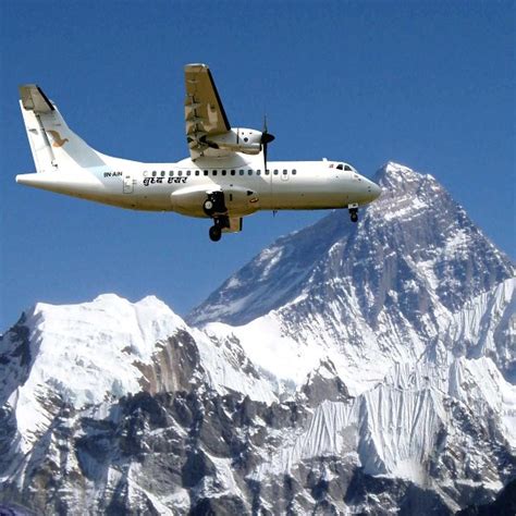 Mount Everest Plane