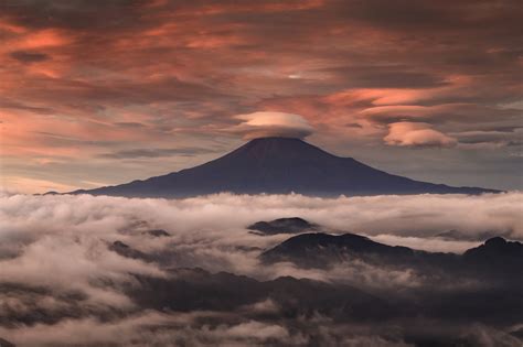 Awan di sekitar Gunung Fuji, Jepang