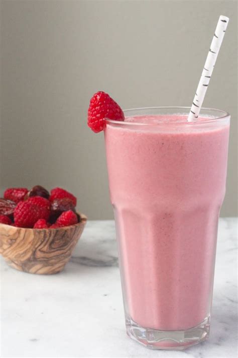 Mouthwatering Raspberry Almond Smoothie