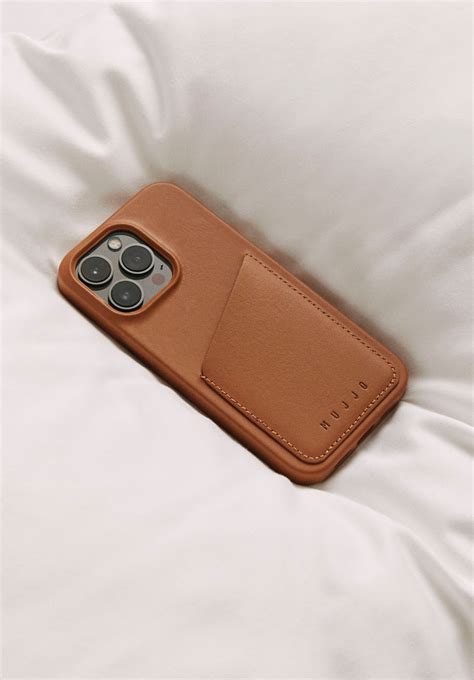 Mujjo leather case