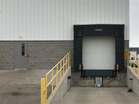 Multi-bay loading dock