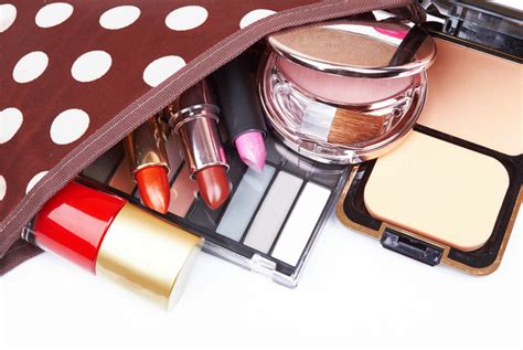8 Best Multitasking Travel Beauty Products Fly CarryOn!
