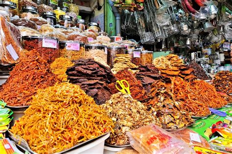 Must-Try Foods at Con Market