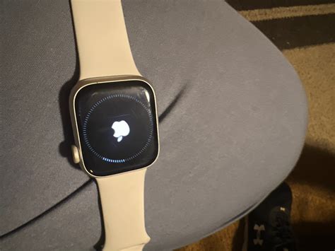 Ice-cold Troubles: My Apple Watch Won't Budge! Discover How to Thaw Its Frozen Screen