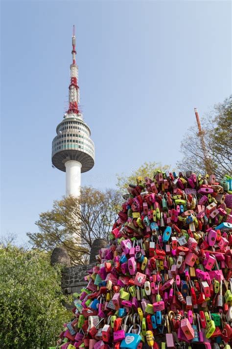 N Seoul Tower locks