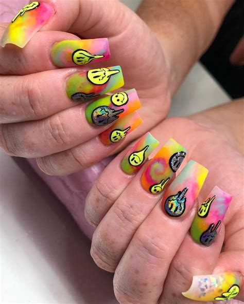 Trippy Nails, Alice in wonderland nails, festival nails, cool nails