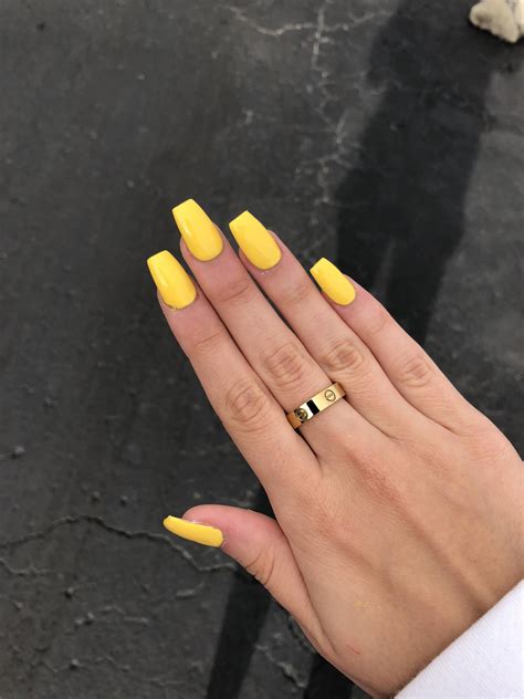 Coffin yellow acrylics Acrylic nail designs coffin, Simple nail
