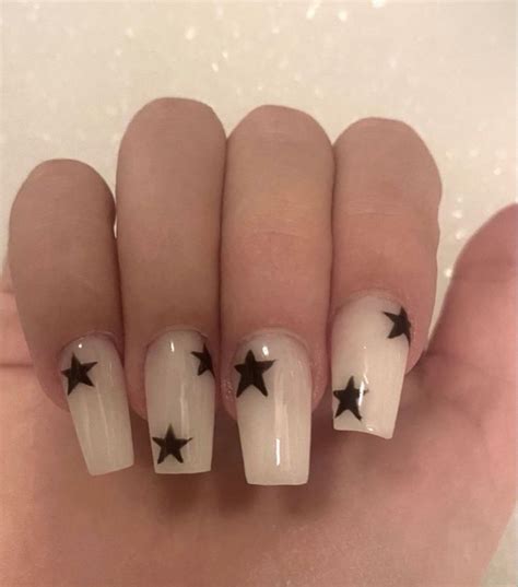 Nails Aesthetic Stars: The Latest Trend In Nail Art