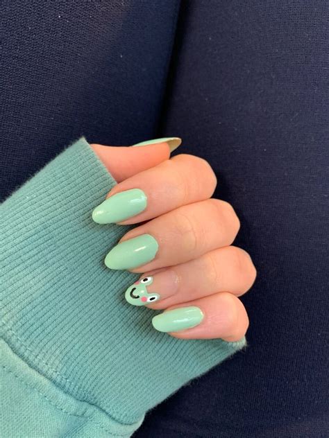 Pin by Sharya Wijemanne on aesthetic ☆ in 2021 Green nails, Green