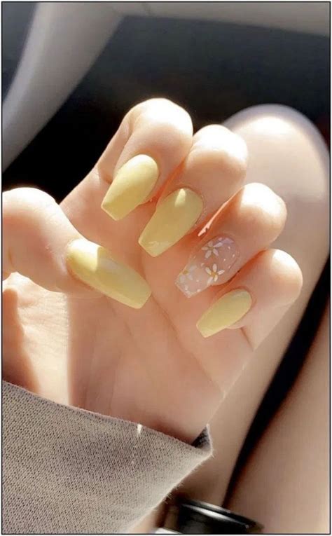 Cute yellow nails for summer 2020 🌼🦄🦋 vintage aesthetic nails 