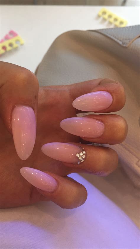Almond nails with diamond Diamond nails, Nails, Almond nails