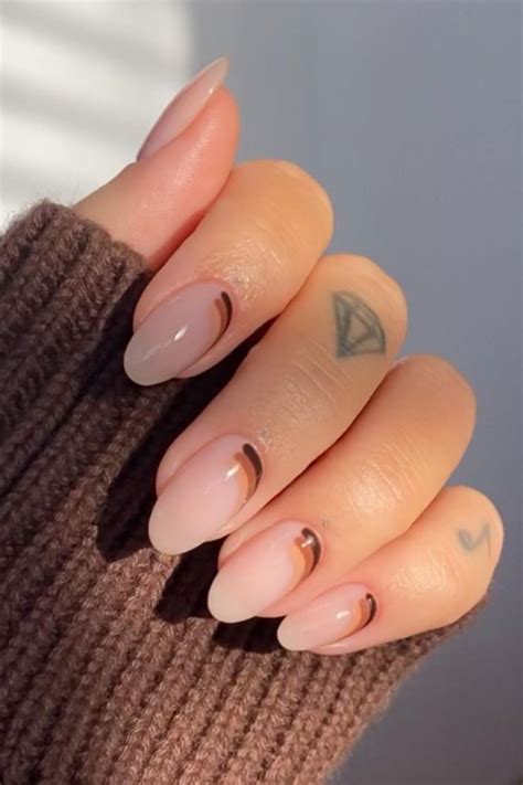 The Latest Trend: Nails Art Short