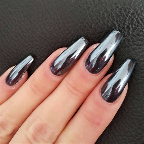 vernis noir chromé Black chrome nails, Chrome nails designs, Chrome
