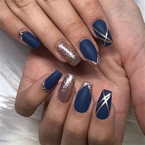 Elegant royal blue nail designs to wear at the office Trendy nail art