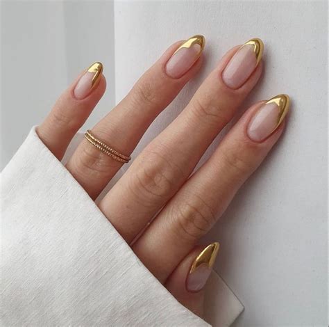 20+ Elegant Gold Nails You Should Try In 2021 The Glossychic