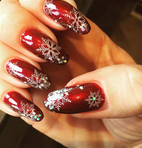 Nails Elegant Holidays: A Perfect Way To Pamper Yourself
