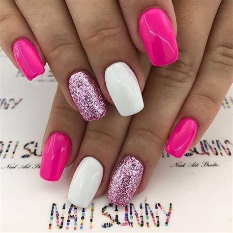 Nails Glitter Fucsia: A Trending Look For The Year 2023