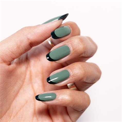 Nails Short Dark Green – A Trendy And Bold Look For 2023