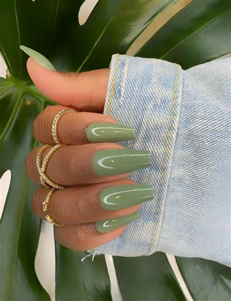 Nails Short Green: A Trending Style For 2023