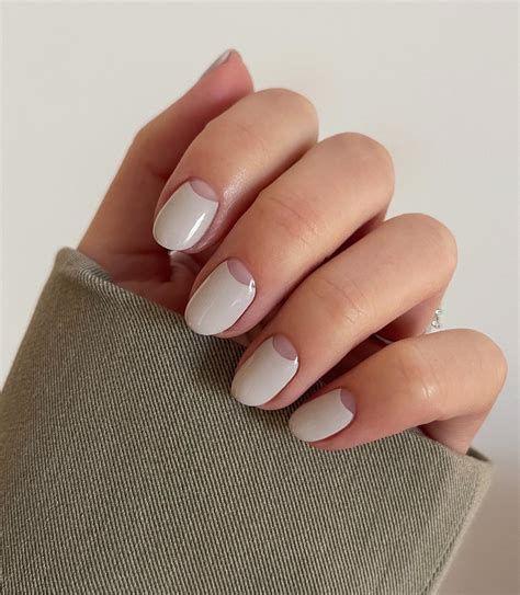 Chasing the aesthetic in 2021 Minimalist nails, Short acrylic nails