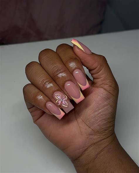 Beautiful Brown: Get Perfect Nails with our Guide for Brown Skin!