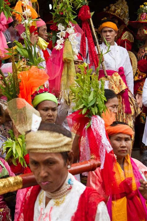 Nat Pwe Tradisi Keagamaan Khas Myanmar